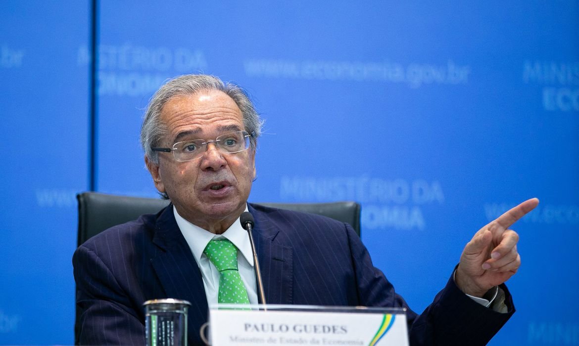 Ministro Paulo Guedes sugere versão mais enxuta da reforma do IR.